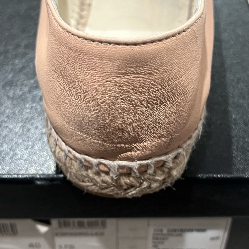 Chanel Tan Espadrilles Classic Style - Picture 3 of 16